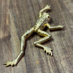 JJ gold tone frog brooch